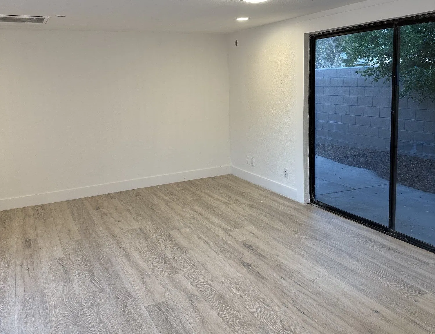 3 bed, 1211 sqft, $3,200 — Photo 3