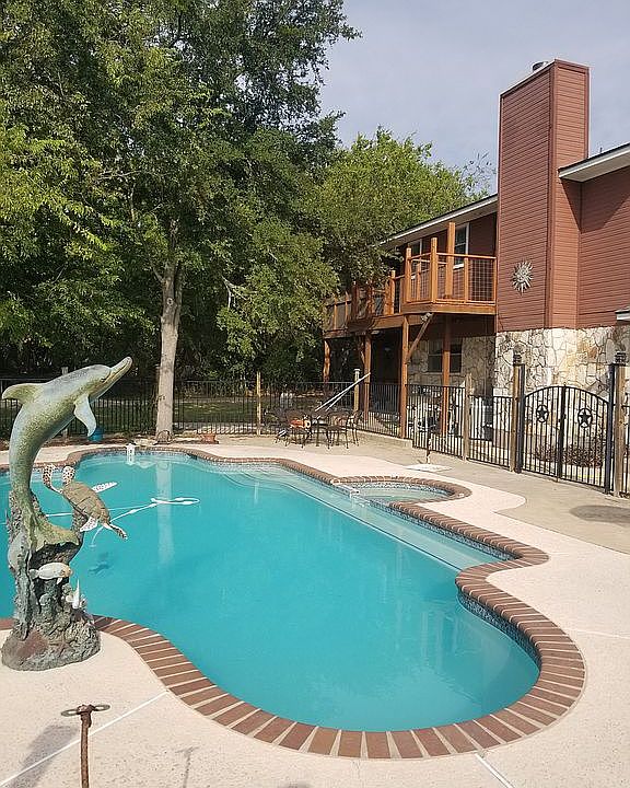 Gorgeous big pool/spa.