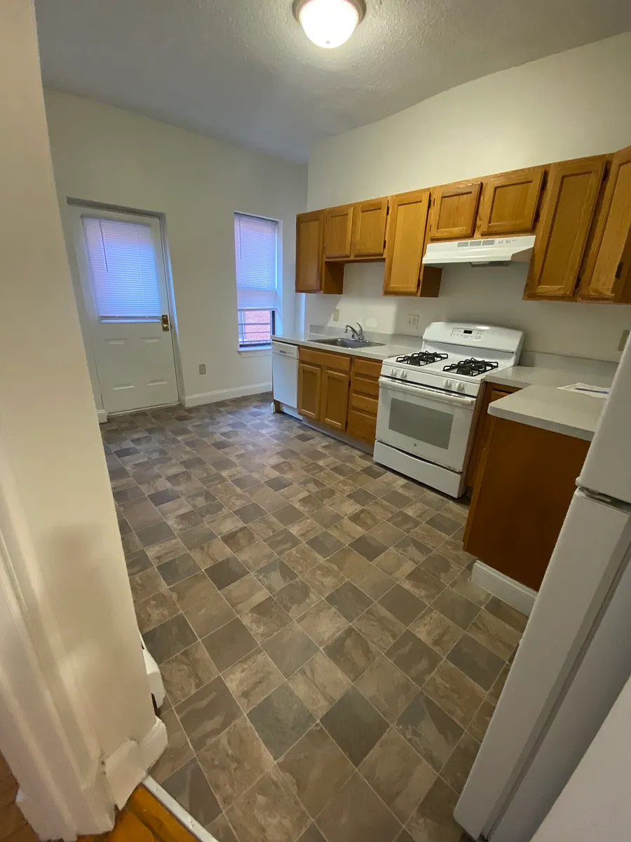 Building Photo - 17 Hemenway St #3