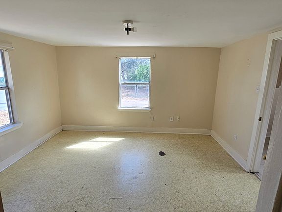 3rd image of 132 E Bell Ave
