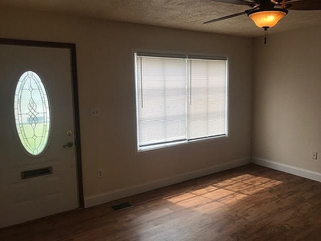 1st image of 989 Dayton Ave