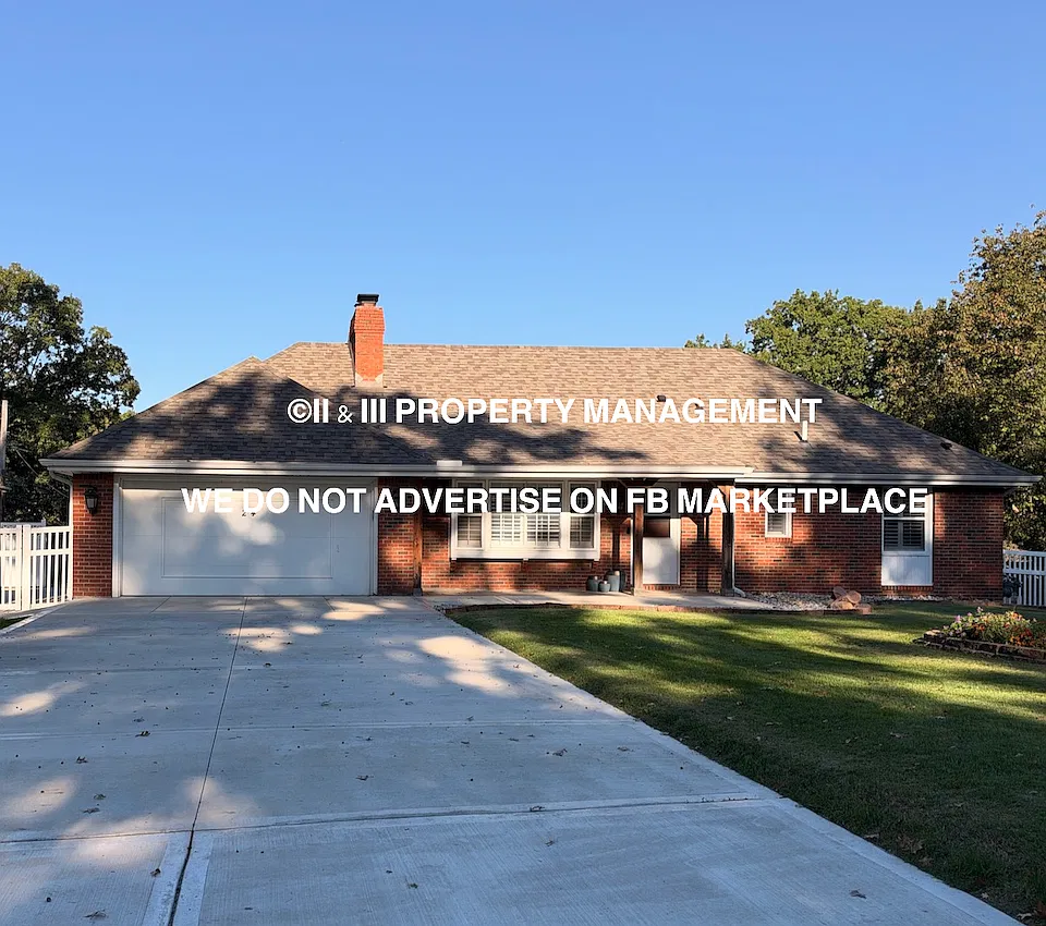 24 Northeast Normandy Lane - 1 — Photo 2