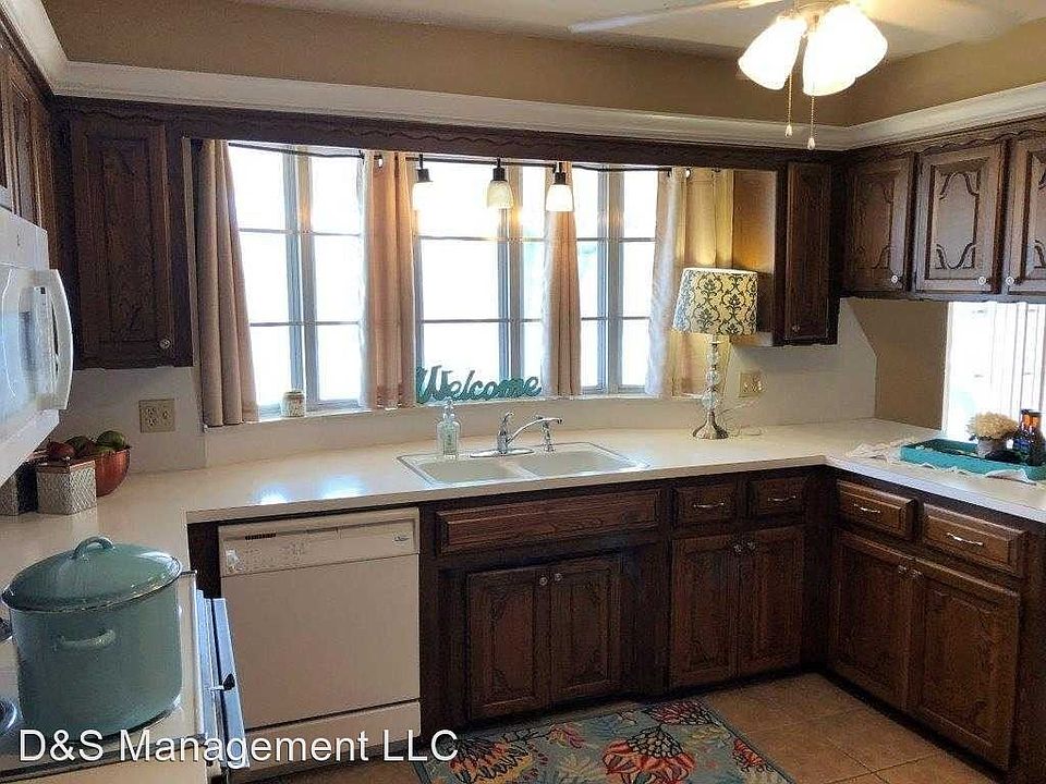1st image of 1101 SW 118th Pl