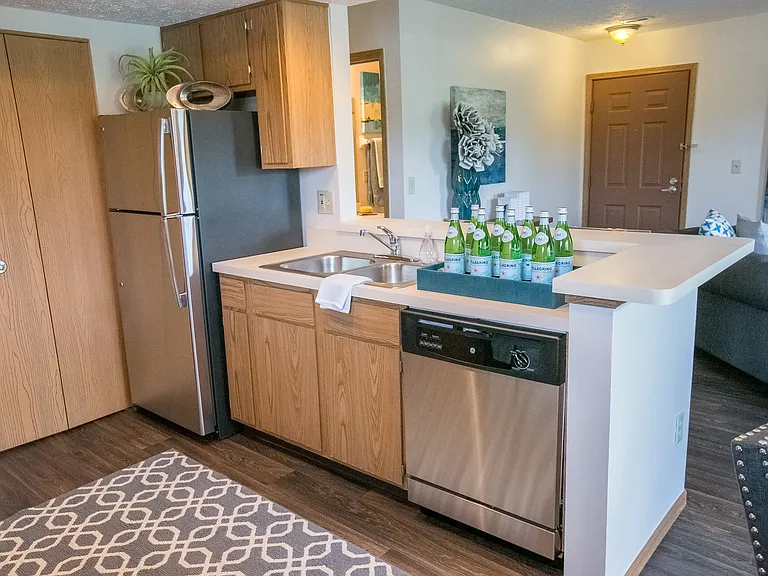 Perimeter Lakes Apartments — Photo 32