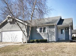 930 Clover Ln, Deforest, WI 53532