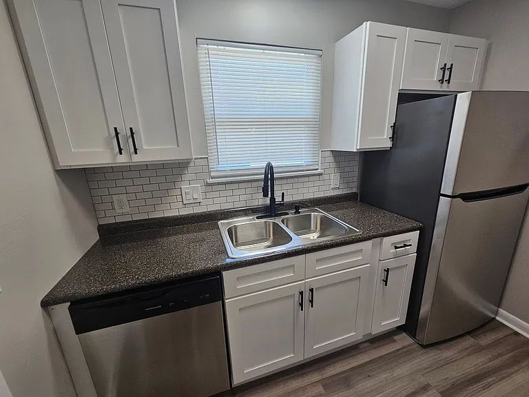 1510 Arthur Ave — Photo 5