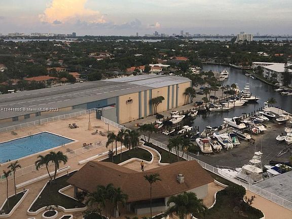 3rd image of 13499 Biscayne Blvd APT 1202