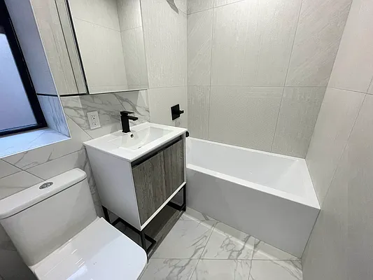 Rented by Tapiro Realty | media 12