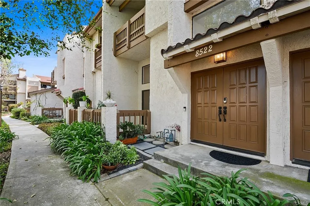 4 bed, 1942 sqft, $3,990 — Photo 1