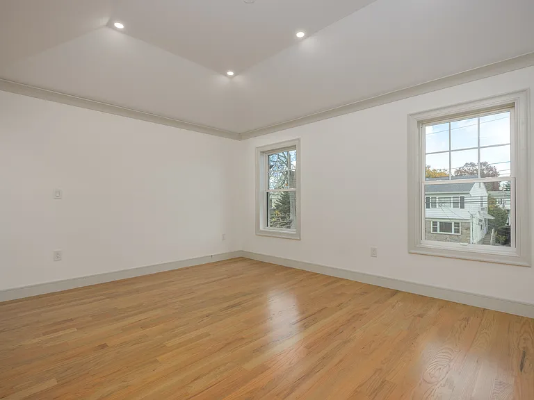 1 Victoria Ln — Photo 8