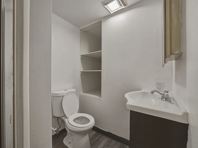 325 Ella St #6 — Photo 9