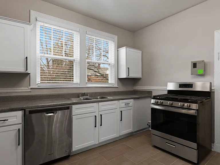 Park Terrace Apartments — Photo 27