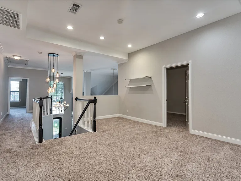 Upstairs loft that opens to den with en suite bath.