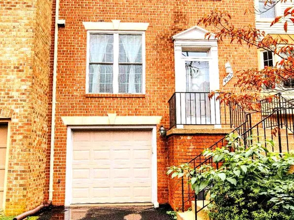 4267 Fox Lake Dr, Fairfax, VA 22033