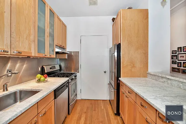 Sold by Bond New York | media 4