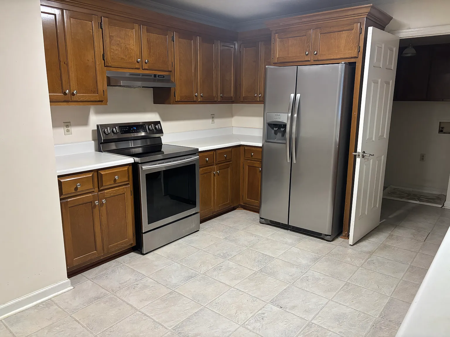 3 bed, 1948 sqft, $2,050 — Photo 3