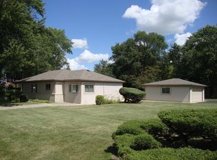 905 Ash Rd, Hoffman Estates, IL 60169