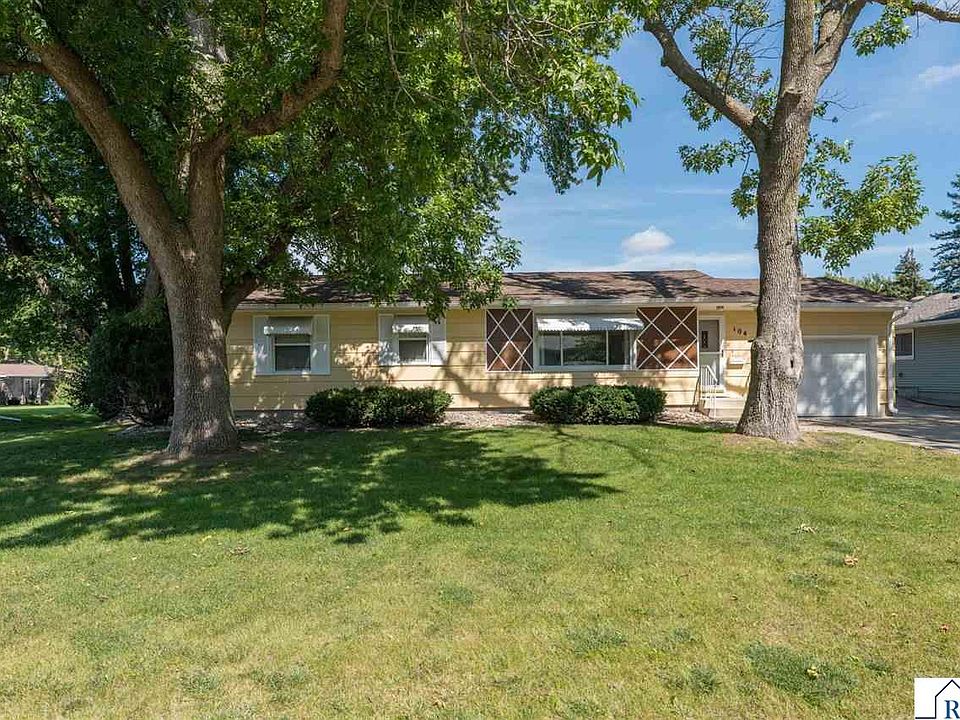1st image of 104 Blace Ave