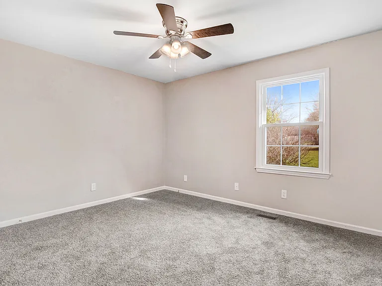 303 Wanda Dr — Photo 14
