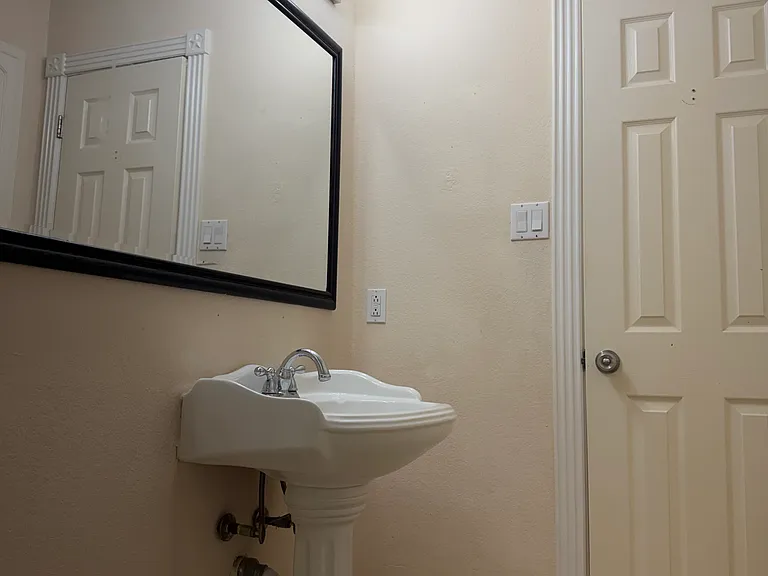 2208 Albert Broadfoot St — Photo 22