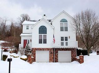 710 Lindenwood Dr, Coraopolis, PA