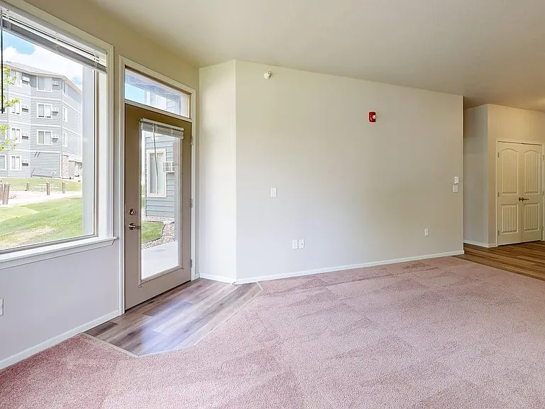 Eagle Crest Apartments — Photo 8