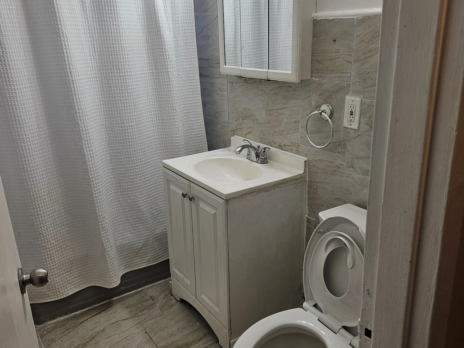 2 bed, 1100 sqft, $1,800 — Photo 2