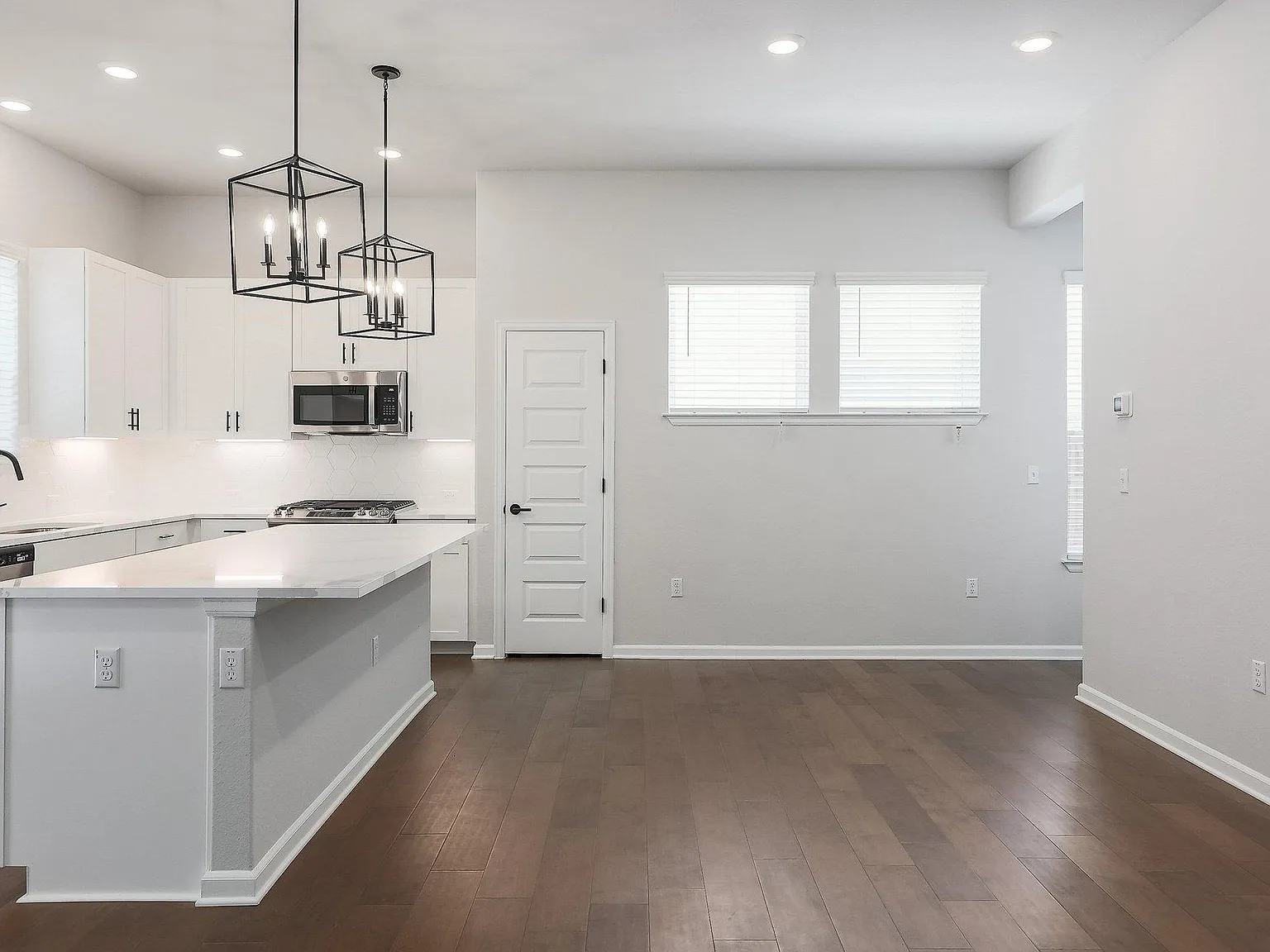 3 bed, 2.5 bath, 1911 sqft, $3,100 — Photo 1