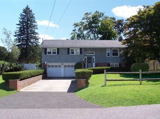 78 Sunset Ave, Selden, NY 11784