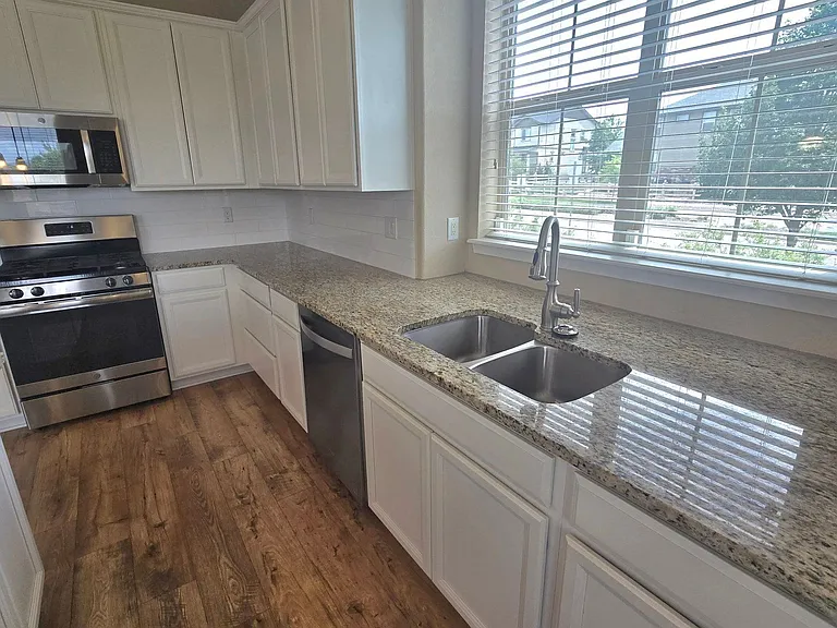 9825 Geneva Creek Ln — Photo 4