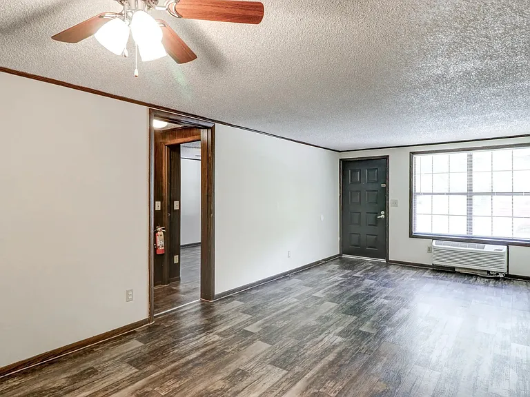 Camellia Court Apartments — Photo 27