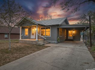 214 W Frio St, Uvalde, TX 78801