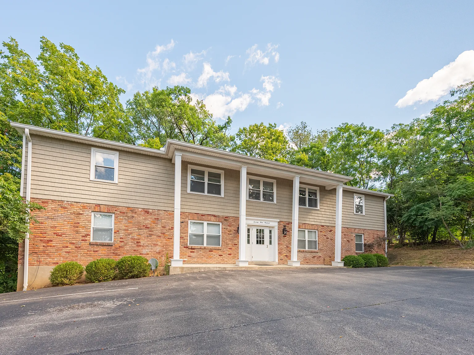 2 bed, 1022 sqft, $1,800 — Photo 1
