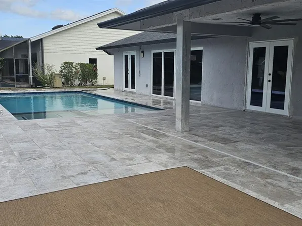 712 Juniper Pl, Wellington, FL 33414