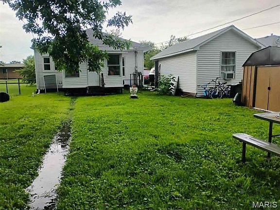 3rd image of 417 Elliott Ave