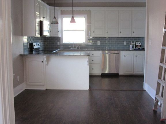 3rd image of 909 Vine St