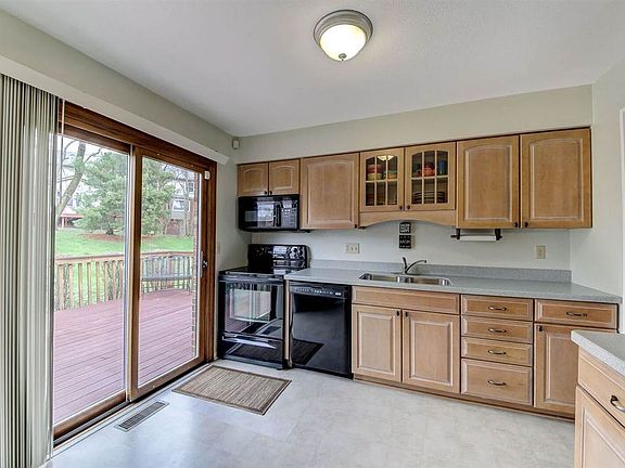 3rd image of 936 Palomino Dr