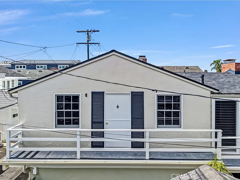 320 Sapphire Ave — Photo 3