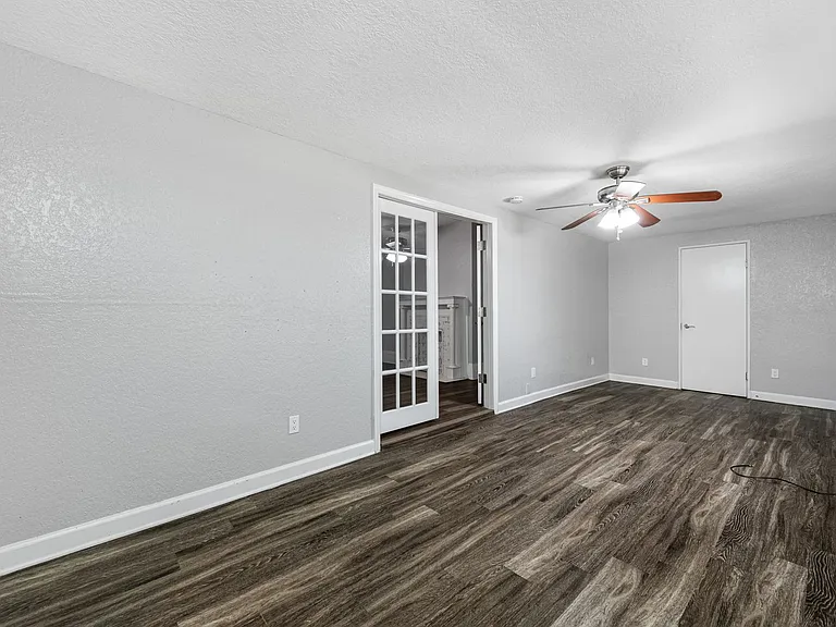 705 W Bay St — Photo 23