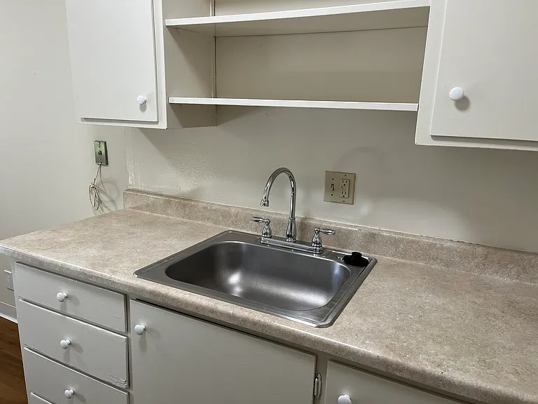 Kitchen in the downstairs Large 1BR units.