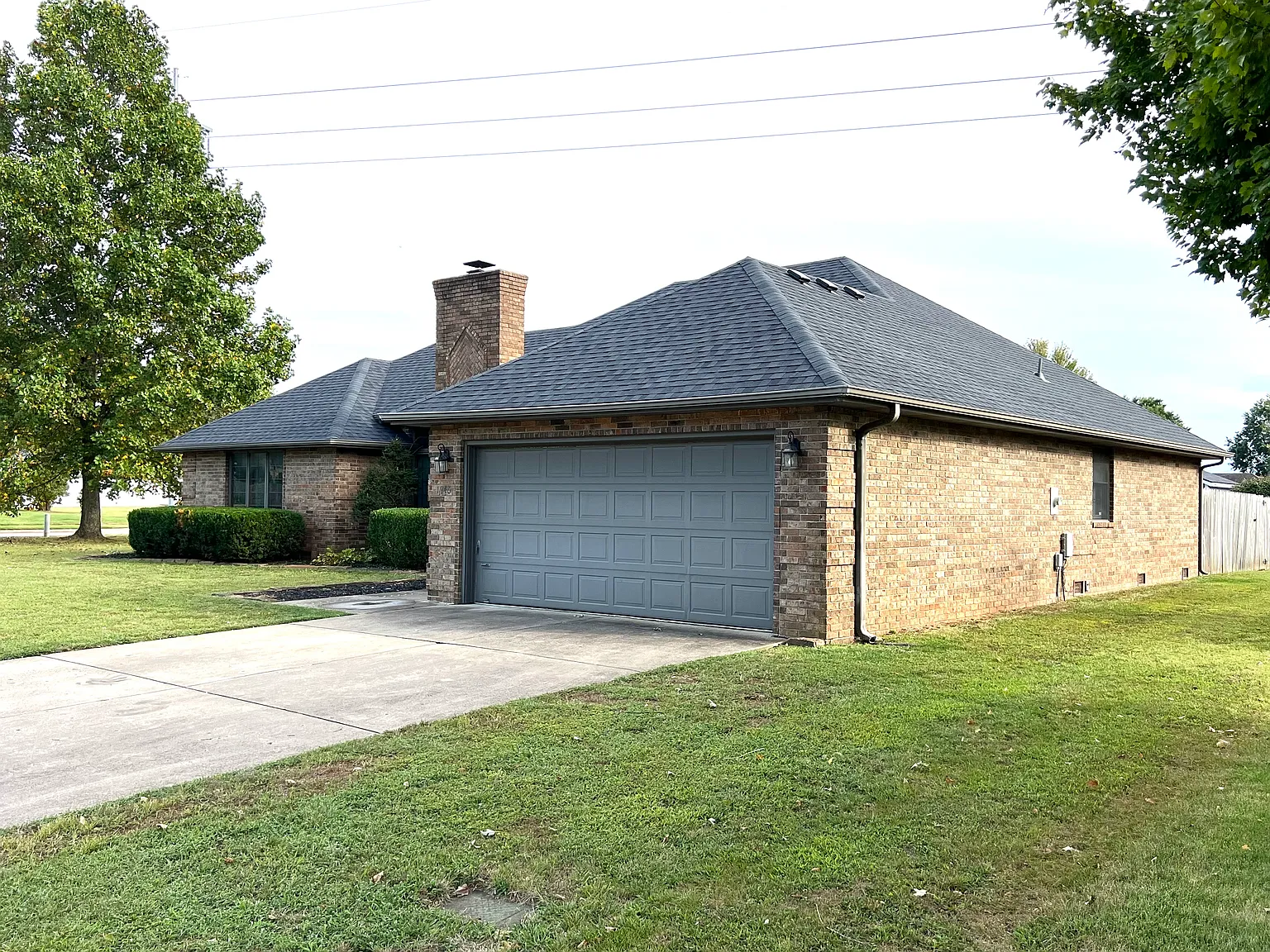 1946 E Ridgewood Dr — Photo 2