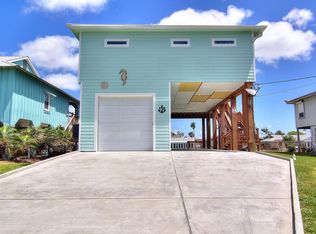 138 Palm Dr, Rockport, TX 78382