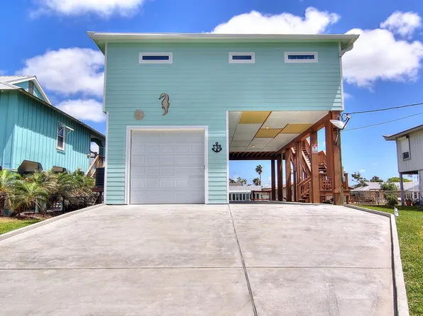 138 Palm Dr, Rockport, TX 78382