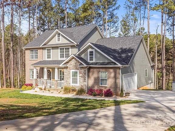 3rd image of 2521 Wellesbourne Ln