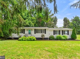 9727 Crest Hill Rd, Marshall, VA 20115