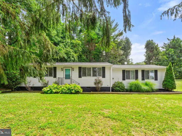 9727 Crest Hill Rd, Marshall, VA 20115