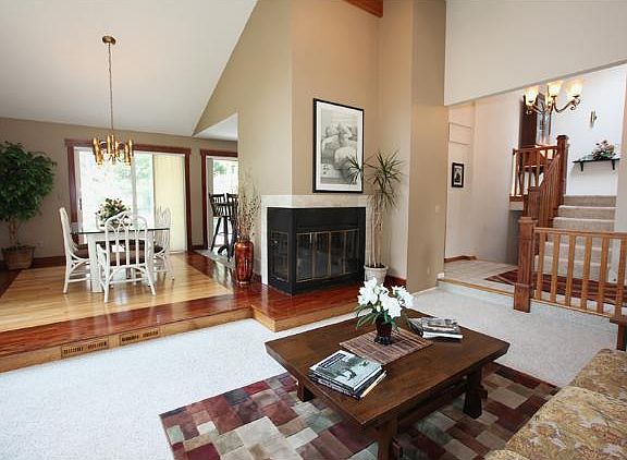 3rd image of 1387 Belmont Dr