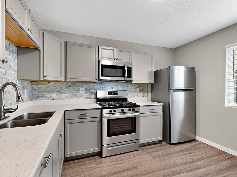1812 Buena Vista Dr SE #4 — Photo 18