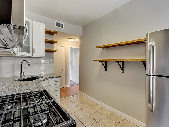 3rd image of 3546 W Cortland St APT 2B