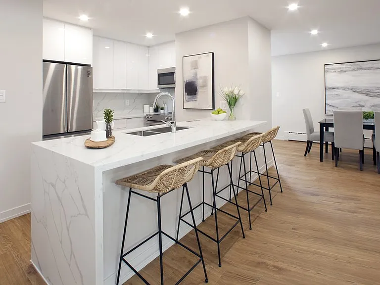 565 Avenue Rd — Photo 14